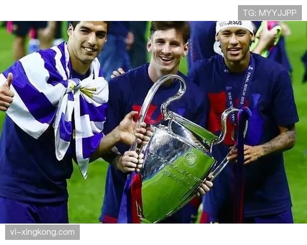 凯恩与伊布作为战术支点的核心作用差异解析